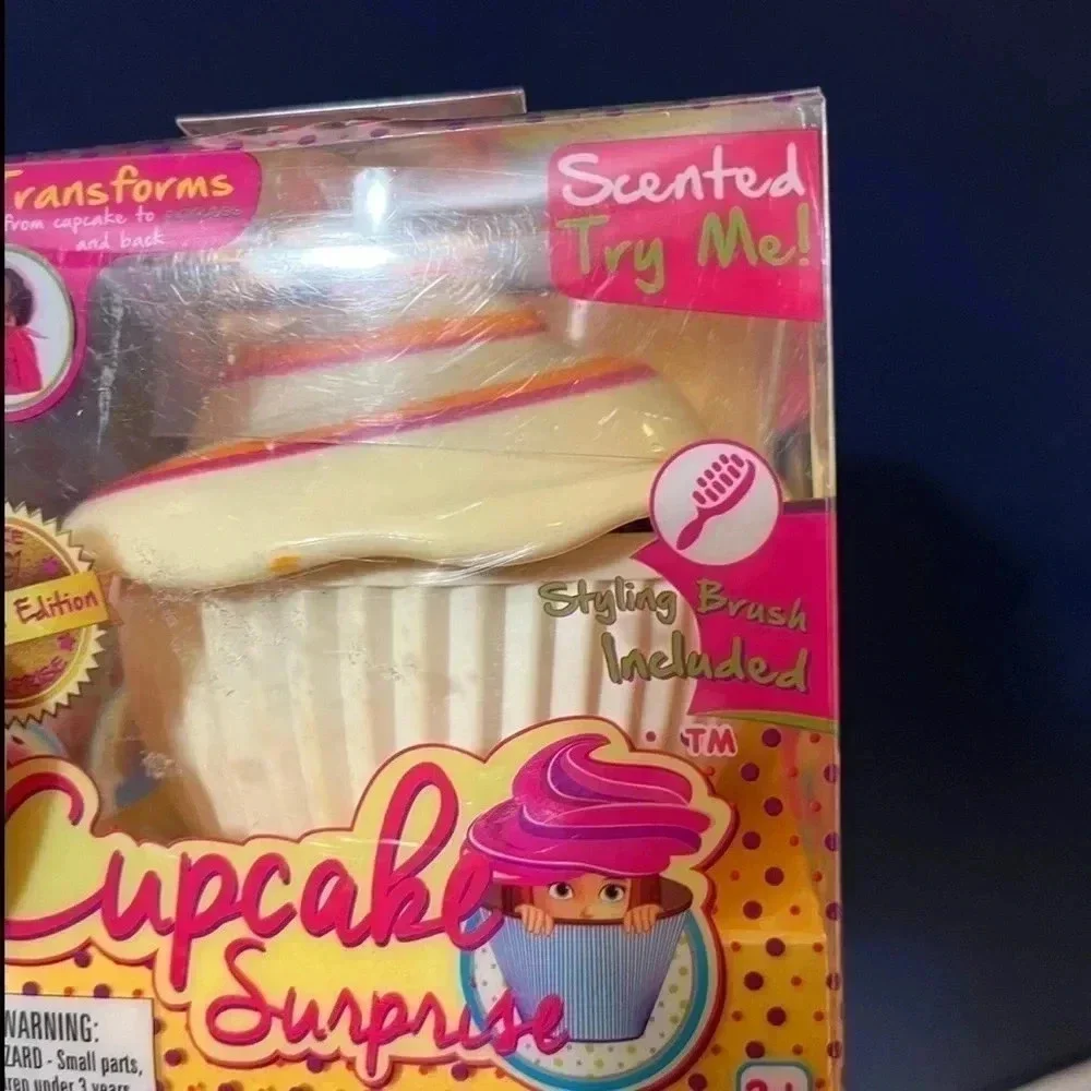 Scented Cupcake Surprise Princess Edition Esther Scented With Brush NIB